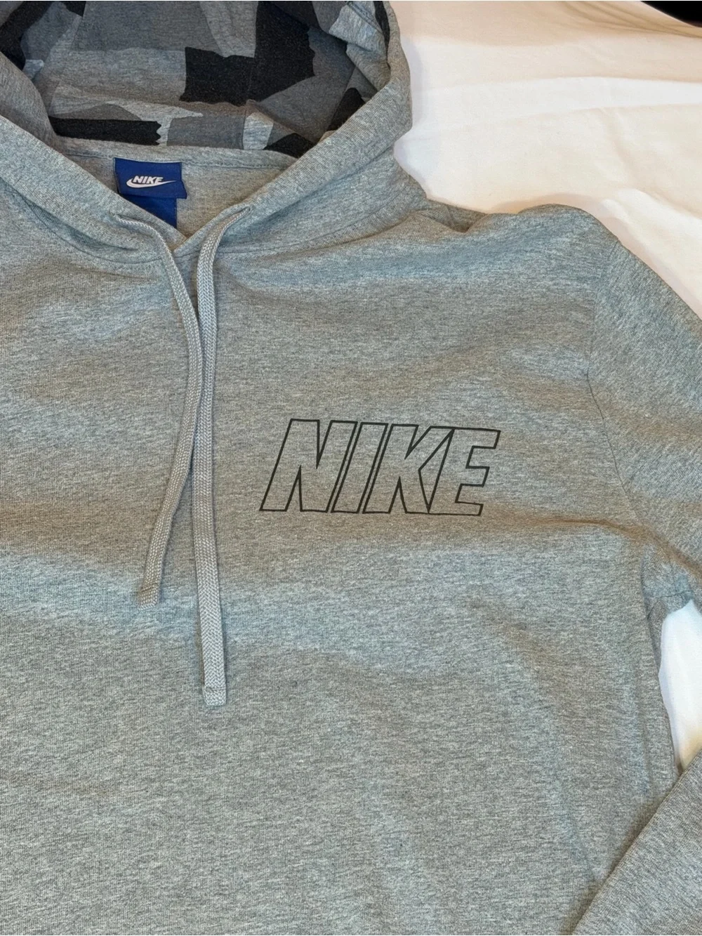 Nike Men’s Gray Pullover Hoodie Size L Logo Drawstring